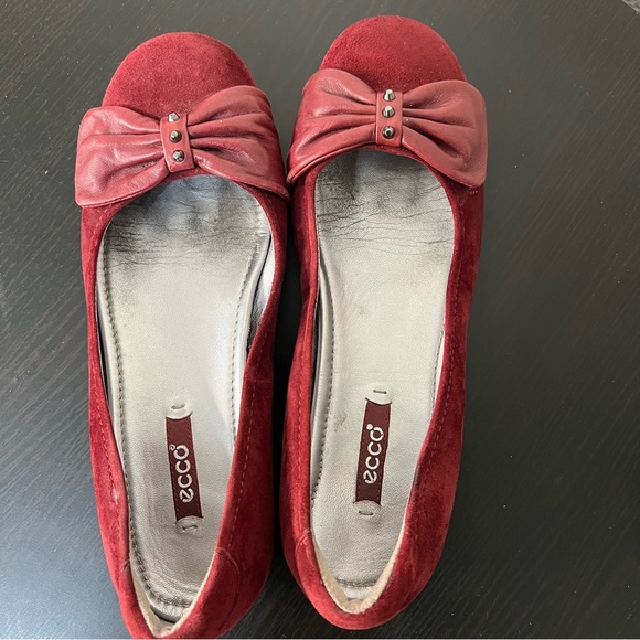 ECCO 028213 Red Suede Slip On Ballet Flats Shoes Euro 37 Women's 6.5 Bow - Picture 6 of 7